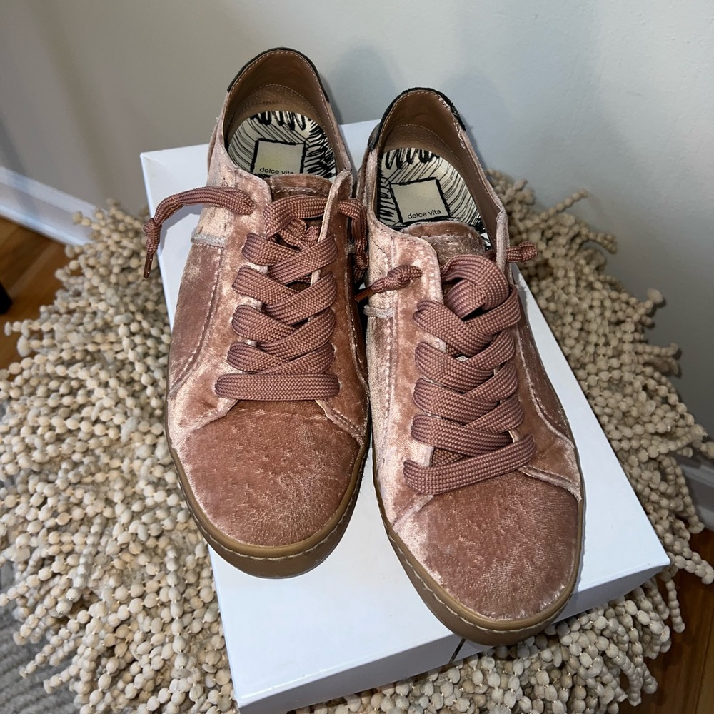 Dolce Vita Velvet Rose Zalen Sneaker in size 9